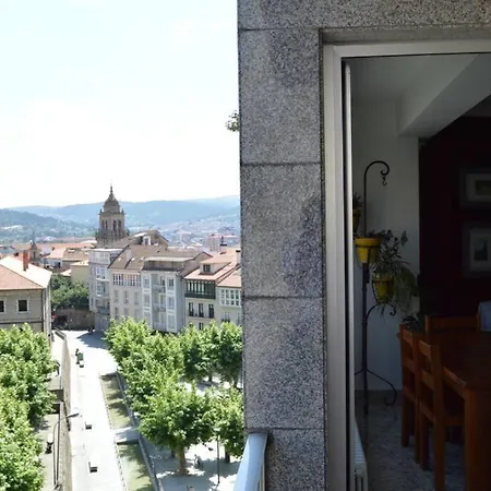 Amplio Y Luminoso Piso En El Centro De * Ourense
